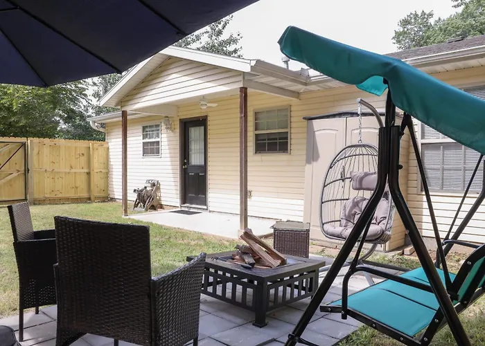 Cozy Corner Cottage Bentonville
