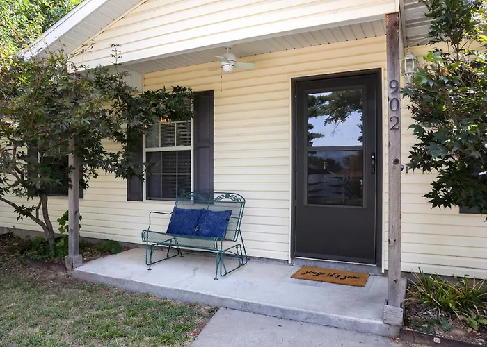 Cozy Corner Cottage Bentonville