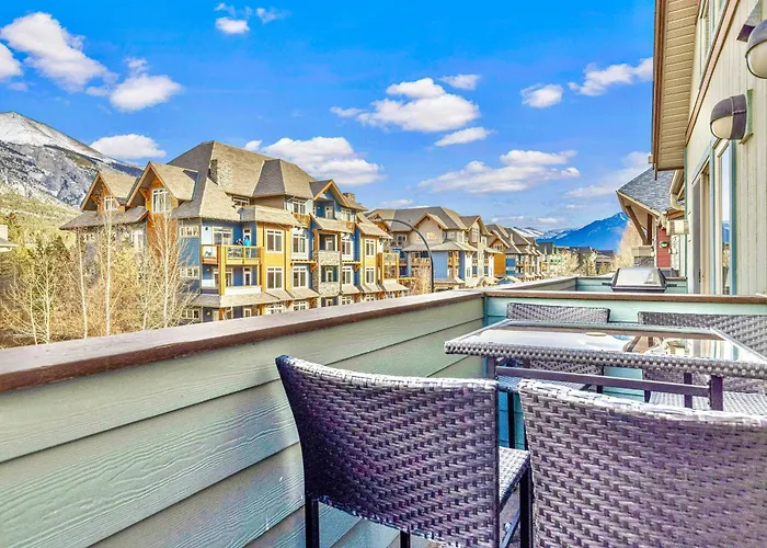 Canmore Mountain View Loft Apartment Heated Outdoor Pool