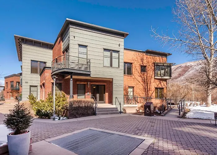 Obermeyer Place Unit 102 Park, Expansive Luxury Condo Walking Distance To Gondola & Restaurants Aspen
