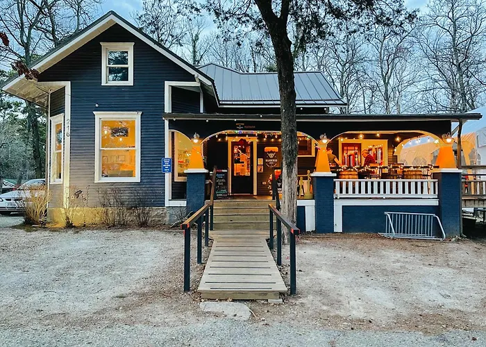 The Wanderoo Lodge Eureka Springs