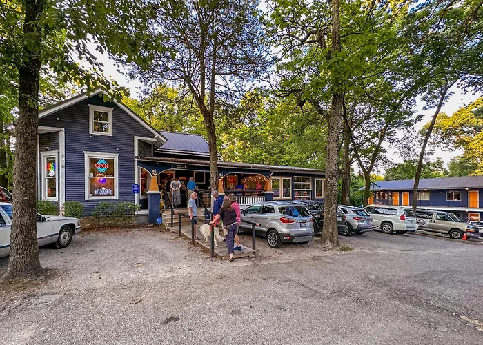 The Wanderoo Lodge Eureka Springs