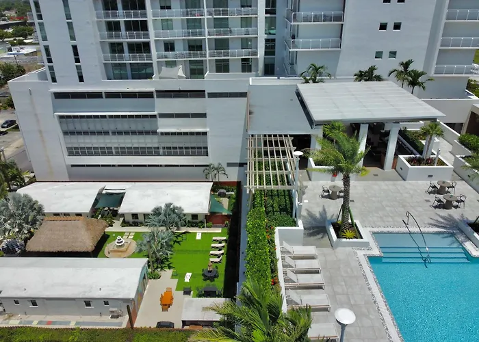 The Freedom House • Urban Oasis • Eclectic Retreat Hotel Fort Lauderdale