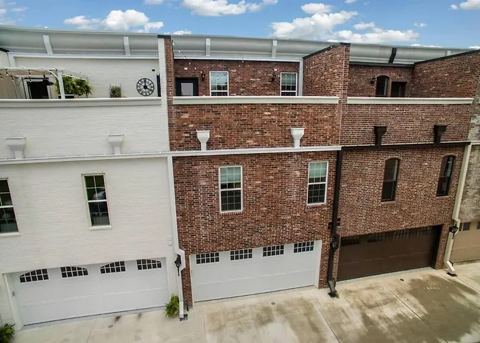 The Brownstone-1 Block To Downtown Bentonville