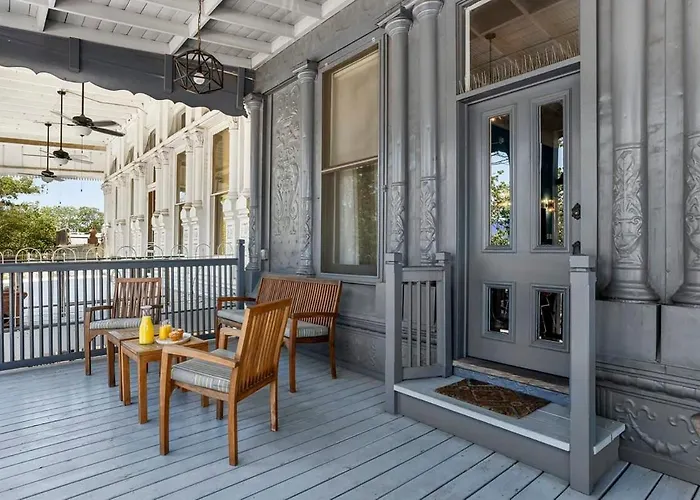 The Loft On Main St Loft With Balcony Views Hotel Fredericksburg