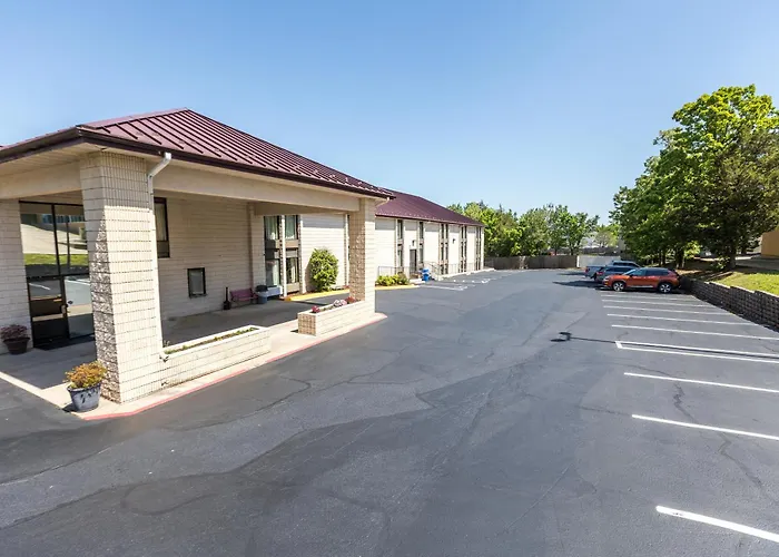 Super 8 By Wyndham Branson Andy Williams Theatre Hotel