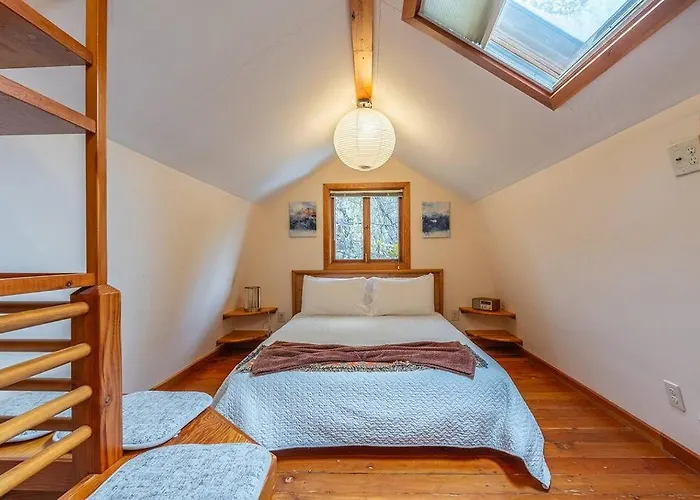 Charming Two-Level Retreat In Capitol Hill - Foxglove Inn Seattle