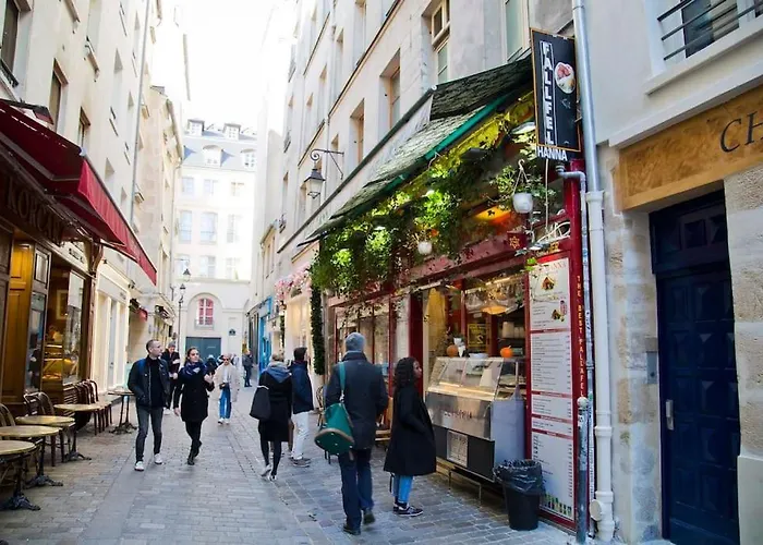 Charming Apartment Rue Des Rosiers Paris