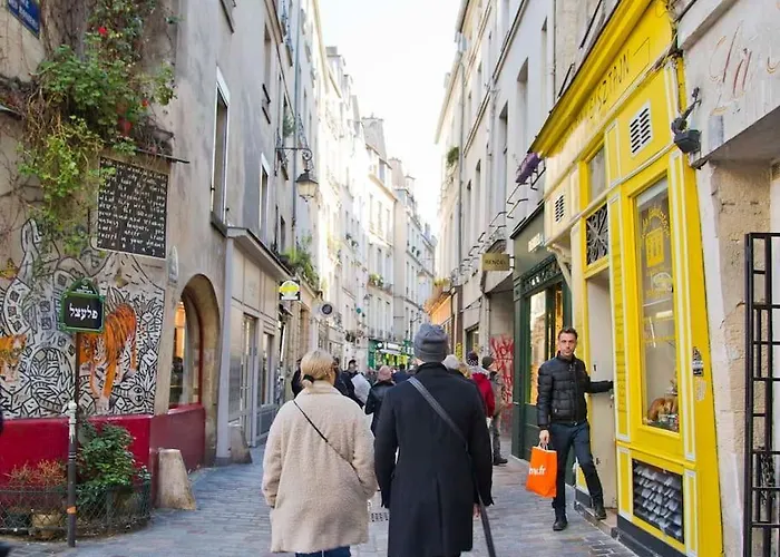 Charming Apartment Rue Des Rosiers Paris