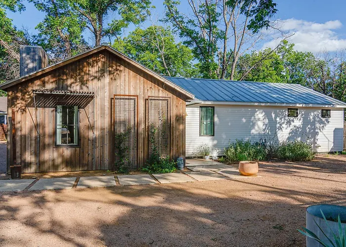 Cava House, Hot Tub, Cowboy Pool, Fire Pit! Villa Fredericksburg