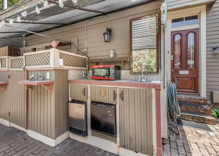 Royal Barracks Guest House New Orleans