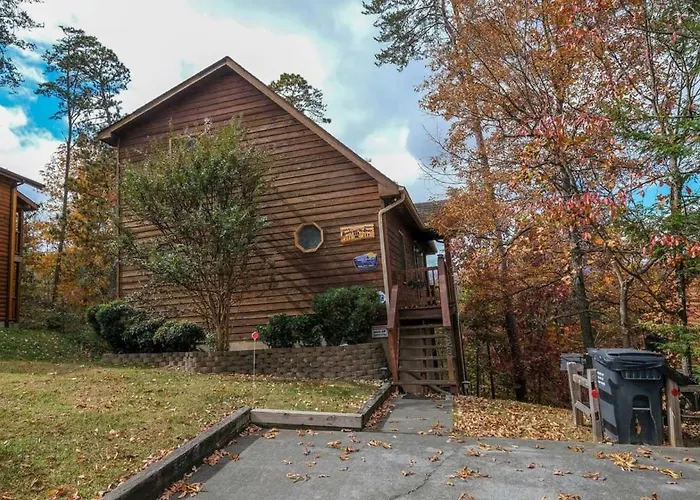 Beauty And The Bear By Colonial Properties Pigeon Forge