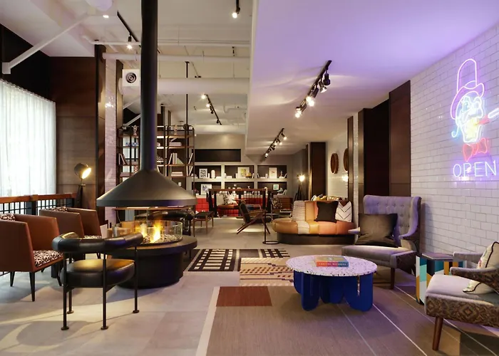Moxy Richmond Downtown Hotel
