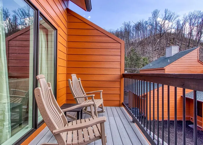 Downtown Gatlinburg Prime Location Walk Everywhere In Gatlinburg3Bed3Bath Sleeps 8
