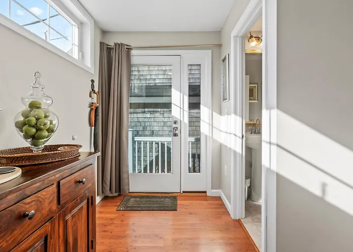 Perkins Cove Oceanfront Cottage Ogunquit