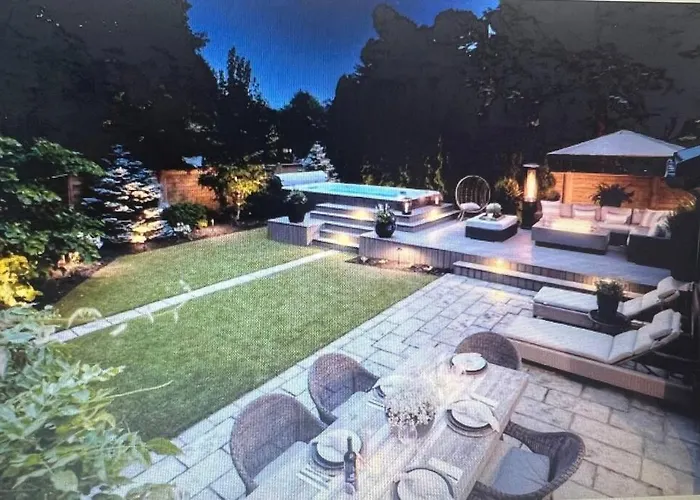 Serenity Villa Infrared Sauna 17' Massage Pool Outdoor Rain Shower! Niagara-on-the-Lake