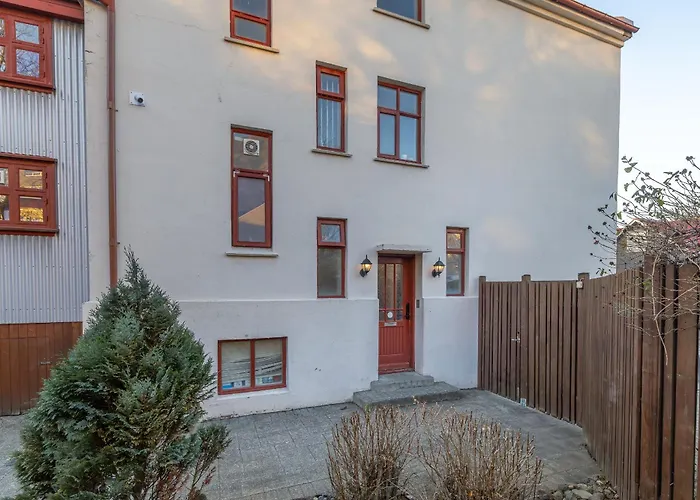 Downtown Reykjavik Baldursbra Guesthouse
