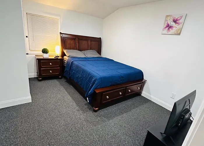 Jfk 4 Min Away Hotel New York