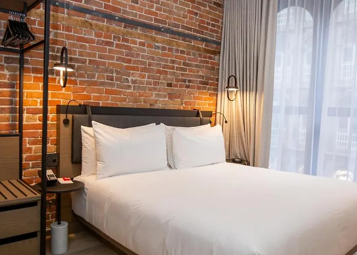 Le Petit Hotel Notre Dame Montreal