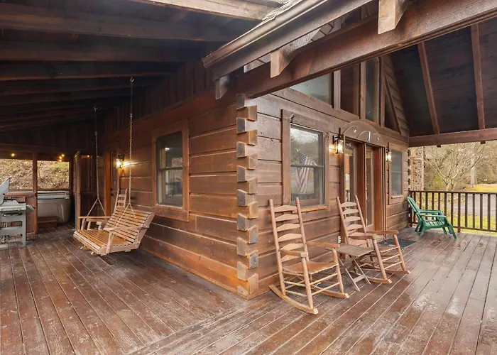 Er40 - The Bear Pause -Great Location,,,Close To All The Action! Cabin Pigeon Forge