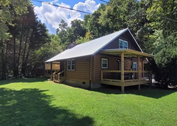 Creekside Hideaway - Real Log Cabin W/Great Location Pigeon Forge