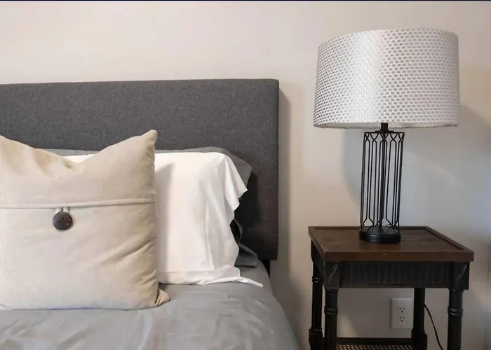 Casa St Clair - Suite -Style Suite W Lrg Patio Toronto