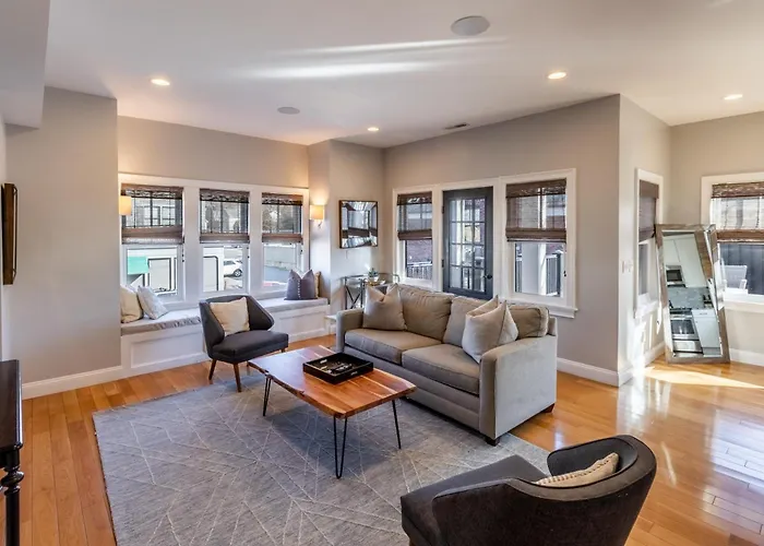 The Newport Lofts - 595 Thames Street Villa