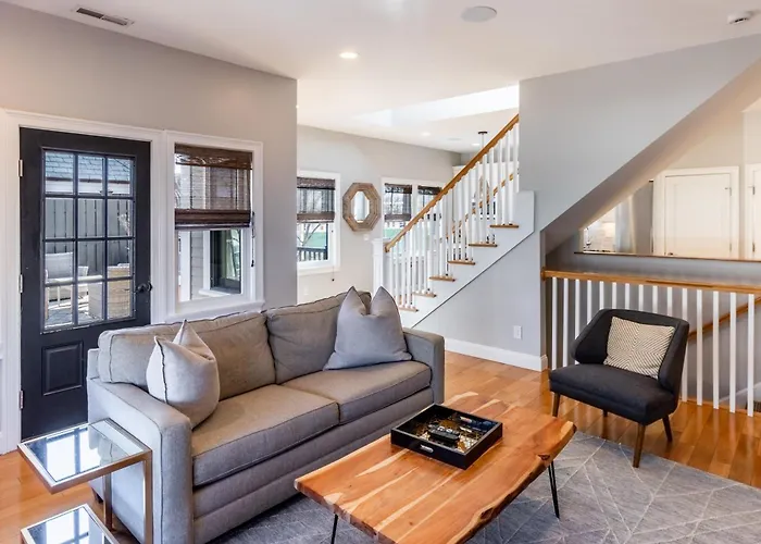 The Newport Lofts - 595 Thames Street Villa