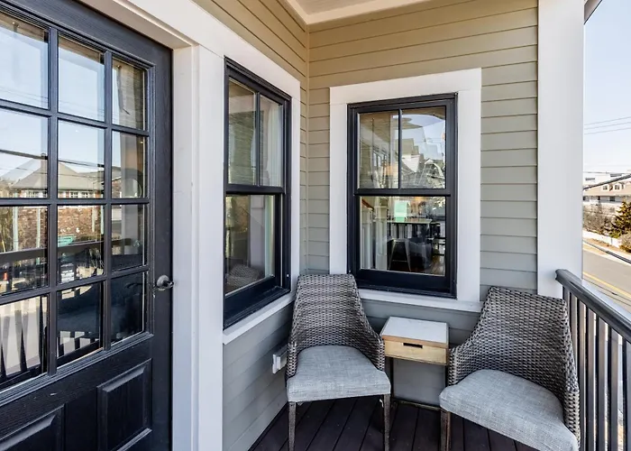 The Newport Lofts - 595 Thames Street Villa