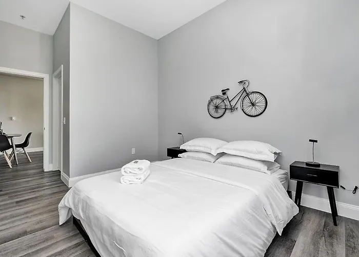 High-End Condo Downtown Kingston Near Rmc Queens