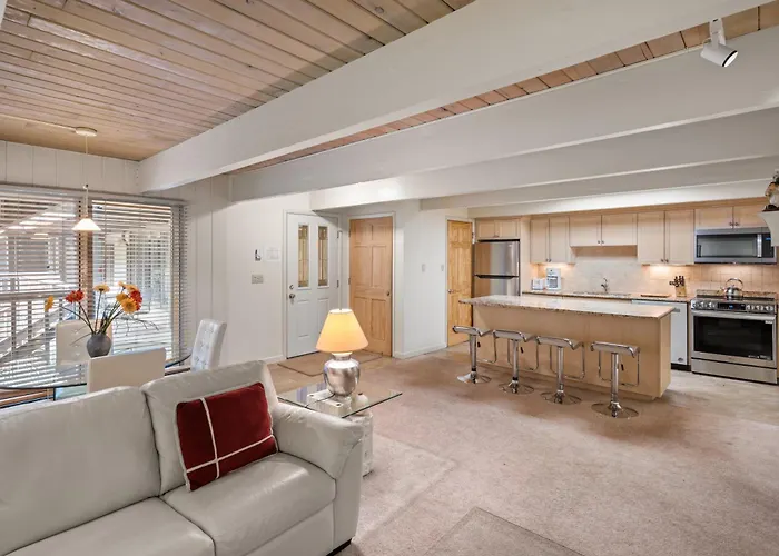Chateau Chaumont Unit 9, Second-Floor Corner Condominium With Prime Location In Aspen
