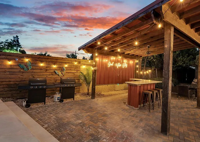 Sleeps 24-Spacious Suites Near Fq W Pool New Orleans
