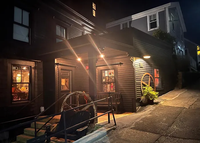 Crew'S Quarters Boarding House - Caters To Men Hotel Provincetown