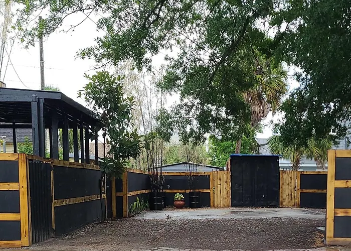 Palm Villa Hostel Tampa