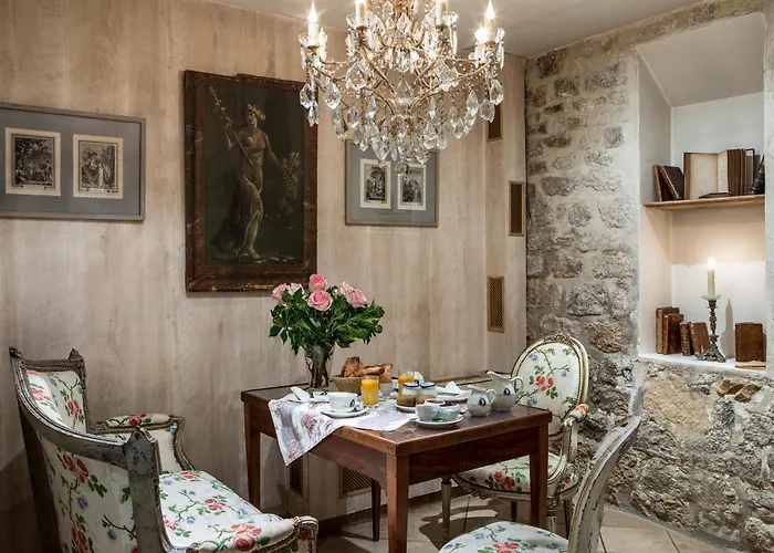 Hotel Caron De Beaumarchais Paris