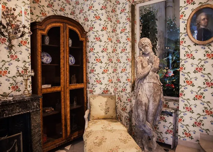 Hotel Caron De Beaumarchais Paris