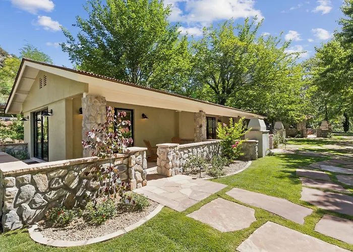 Sedona Views B&B And Luxury Creekside Cabins