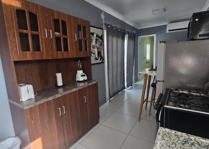 Pista Q Hostel And Apartments Oranjestad