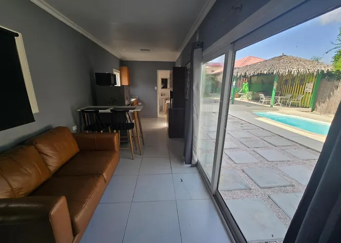 Pista Q Hostel And Apartments Oranjestad