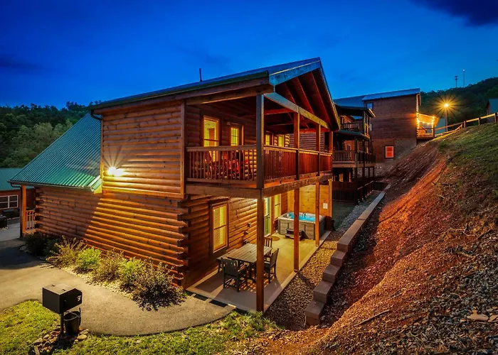 The 3 Bears Is A Newly Built 3 Bedroom Cabin Only 3 Minutes From The Parkway! Pigeon Forge