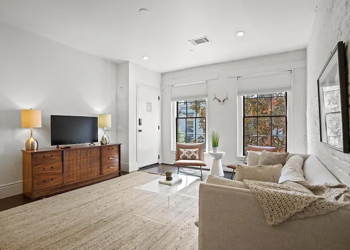 Group-Friendly Suite Near Bourbon Street New Orleans