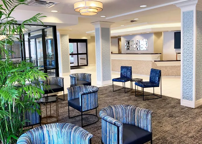 Doubletree By Hilton Milwaukee Downtown Hotel
