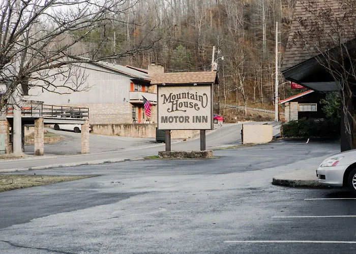 Mountain House Inn Downtown Gatlinburg