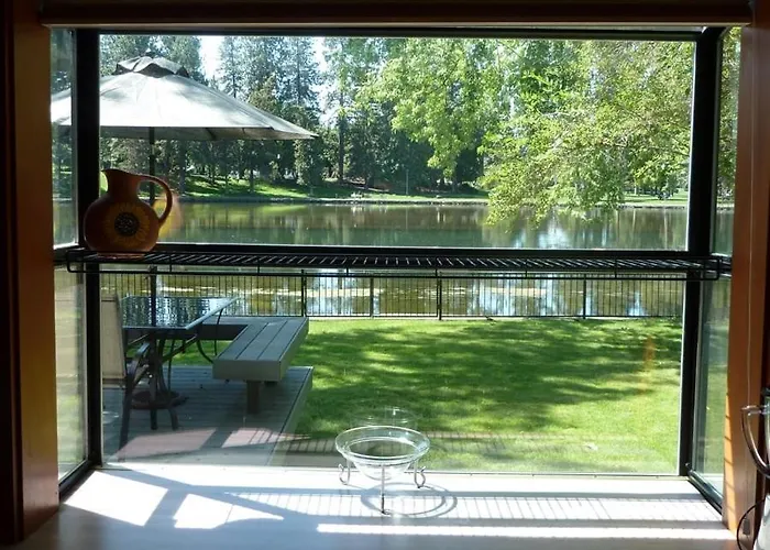 Mirror Pond Bungalow Bend