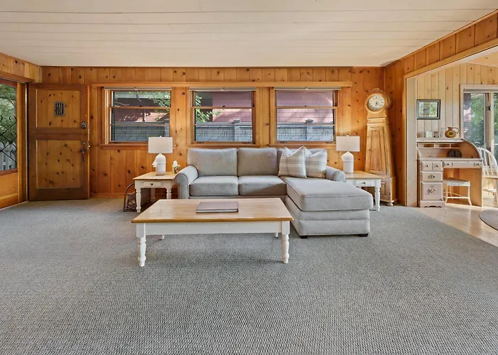 Mirror Pond Bungalow Bend