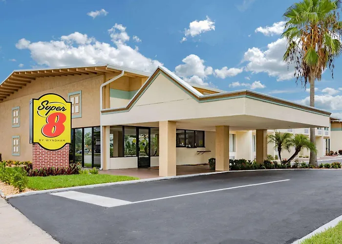 Super 8 By Wyndham Melbourne Motel