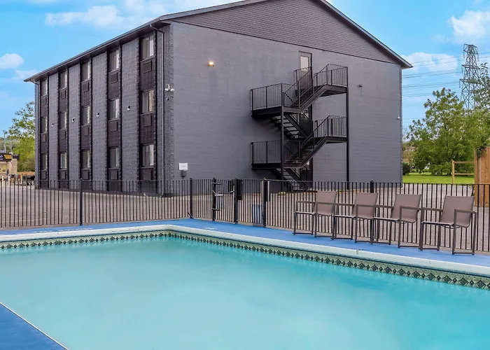 Motel 6 Niagara Falls, On Near The Falls