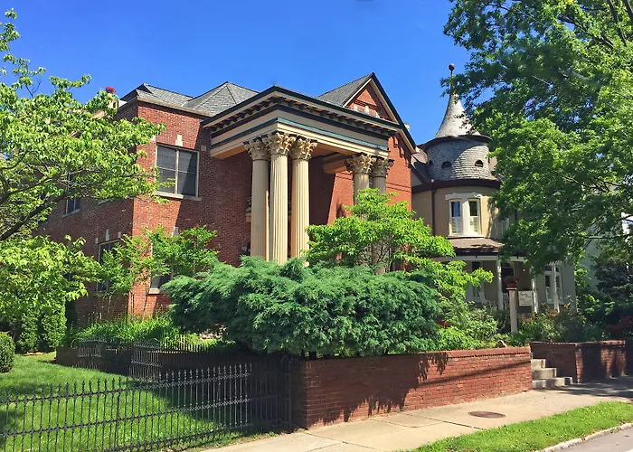 Chez Lyndon Manor Bed & Breakfast Lexington