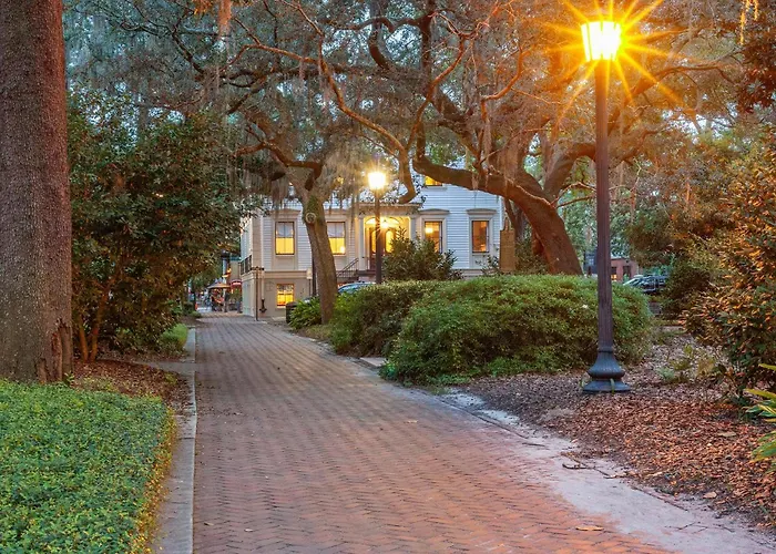 3 W Perry St Villa Savannah