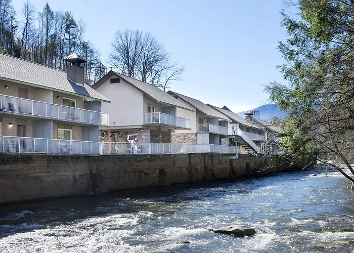 Historic Rocky Waters Inn, A Small Luxury Hotel Gatlinburg
